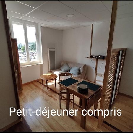 Studio Sympa Avec Petit Dejeuner Entre Canal Et Loire Roanne Bagian luar foto