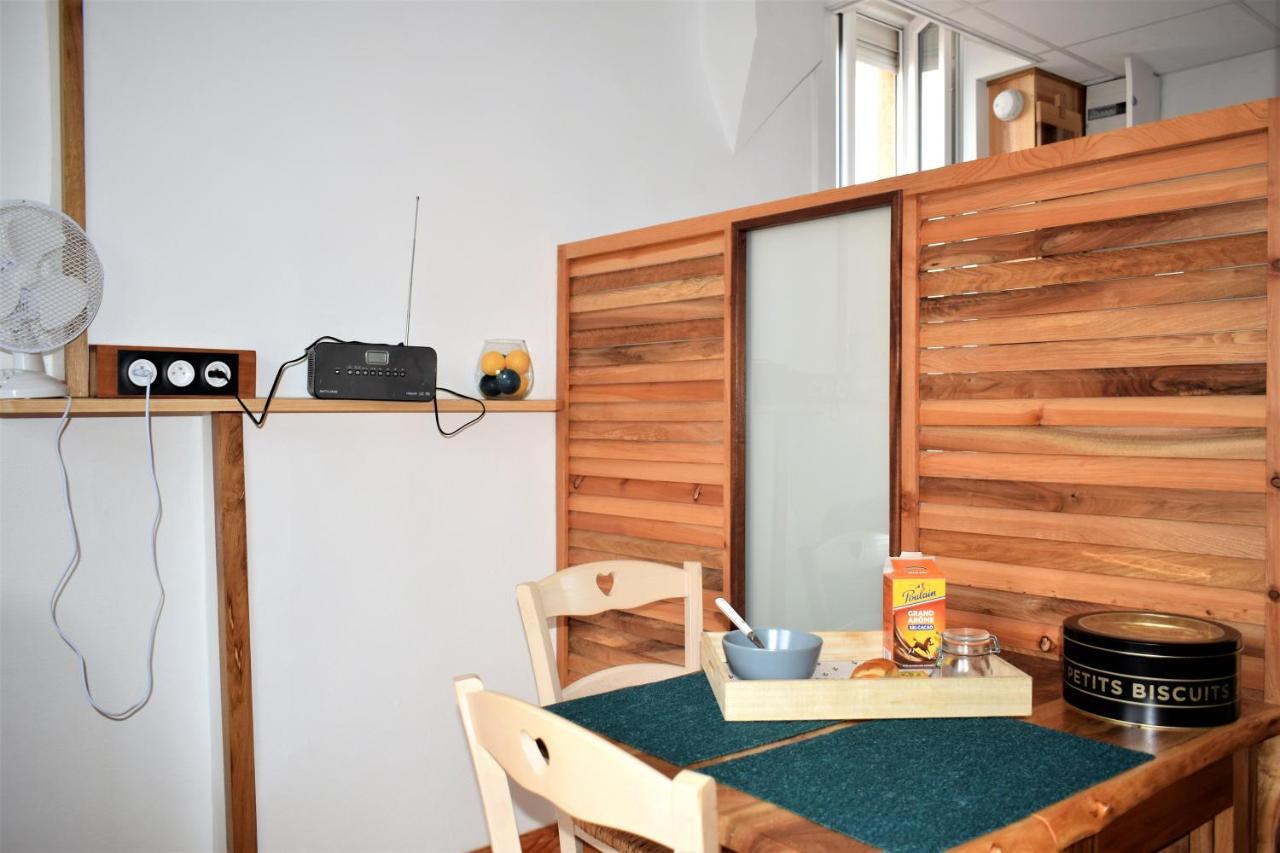 Studio Sympa Avec Petit Dejeuner Entre Canal Et Loire Roanne Bagian luar foto